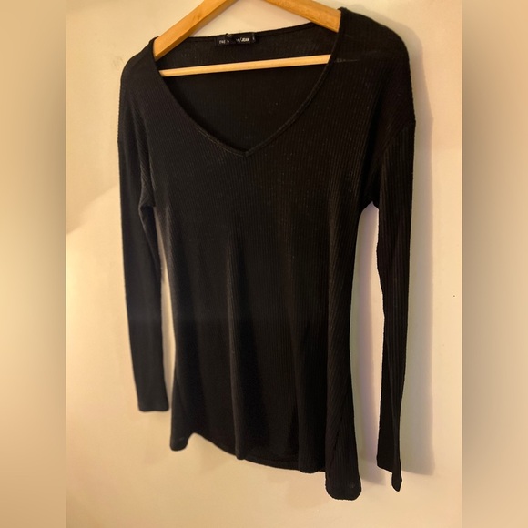 Rag & Bone Black V-Neck Ribbed Long Sleeve Top S GUC - Picture 2 of 7